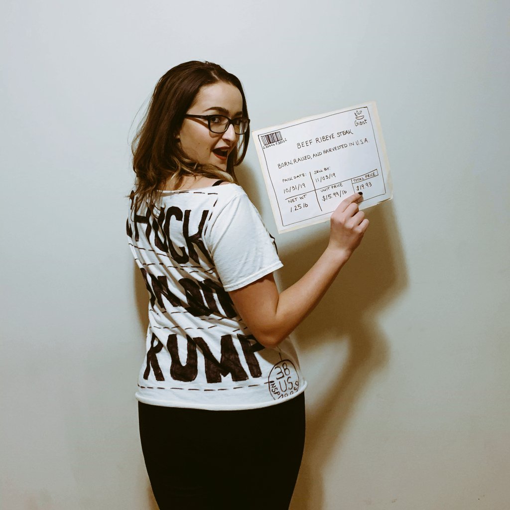 BiondoLia's tweet photo. Flashback to last year's #Halloween when I dressed up as the one thing guaranteed to spook people on Capitol Hill #MCOOL #CountryOfOriginLabeling #DemandUSABeef #BornRaisedandHarvested https://t.co/6P28b2Sjnb