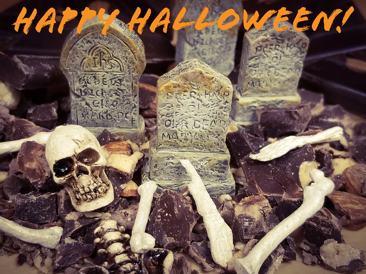ThompsonChoc's tweet image. Wishing everyone a spooktacular Halloween from all of us at Thompson Chocolate! 🍫🎃💀⚰