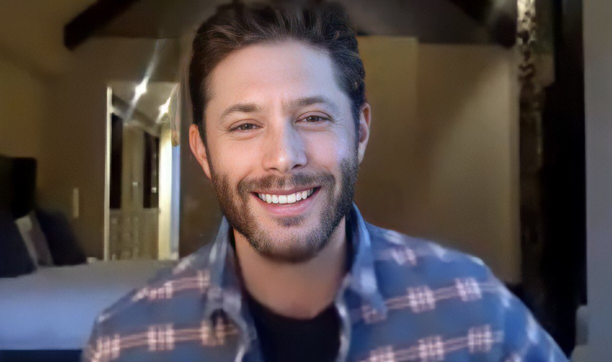JAcklesSldrBoy's tweet photo. Jensen being his cute self 🥰🥰🥰 https://t.co/oLmnR280uz