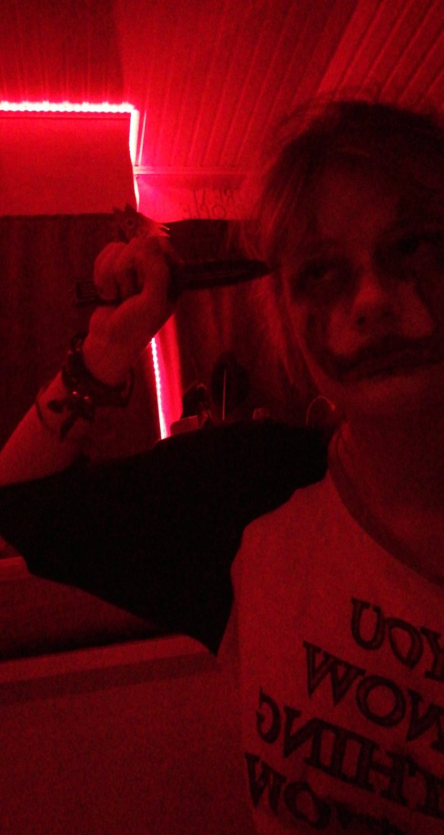 flickezouis's tweet image. I tried something (don't look at my face on the third just the makeup lmao) #LPMakeUpComp #LPShowAct3 @LiamPayne