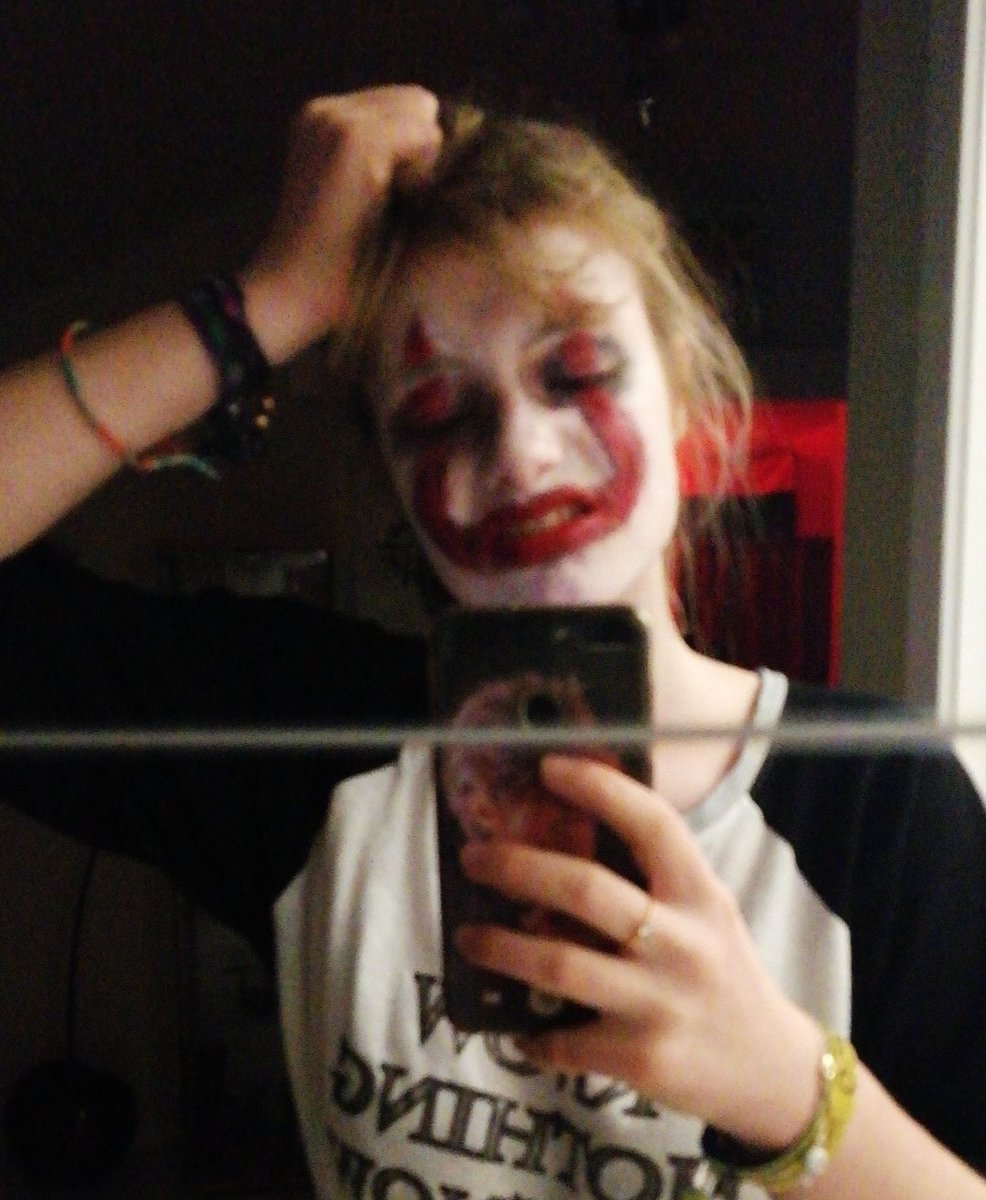 flickezouis's tweet image. I tried something (don't look at my face on the third just the makeup lmao) #LPMakeUpComp #LPShowAct3 @LiamPayne