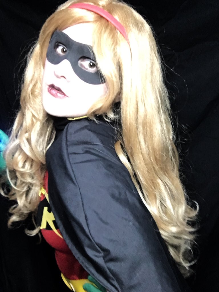 therealryouko's tweet photo. “No, not Stephanie. Not even Spoiler. From now on you can call me Robin”

Happy halloweeen! i know two of these are super washed out 😭 but i like them anyways its like i got caught by a flashlight in action

[ #stephaniebrown #robin #dccomics #dccomicsrobin #robincosplay ] https://t.co/3c8cg3ZbAg