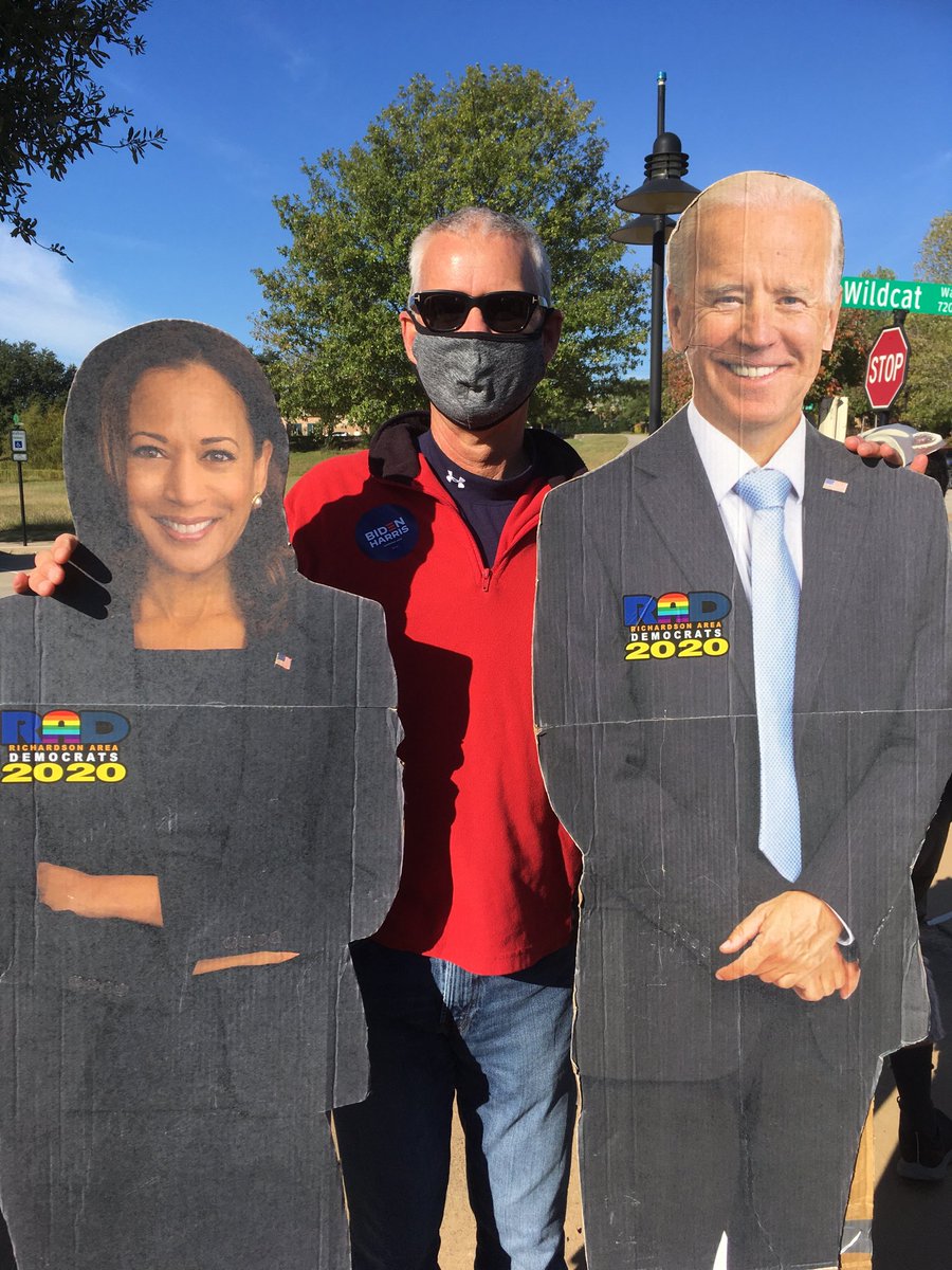 Joe and Kamala spending time with their biggest stoners before election day. OK, I said donors, but my voice recognition said stoners. I just had to leave that!