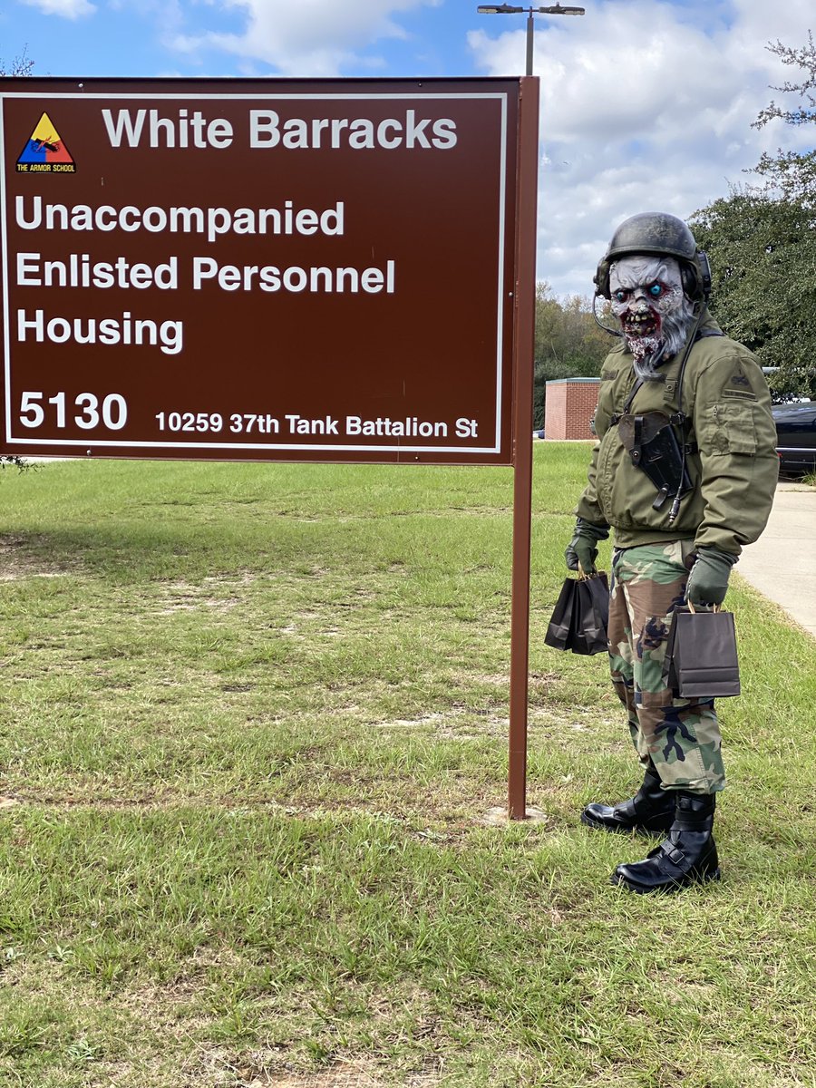 The Old black leather Tanker boot wearing, Crusty Armored Cavalry First Sergeant rises from the dead to visit his squad in the barracks. 

@USArmy @StrikeFastSCO @Randal0612 @FortBenning @316CAVBDE @ChapterUscaa 

#MySquad #Halloween2020 #ArmorHalloween #ArmorREADY