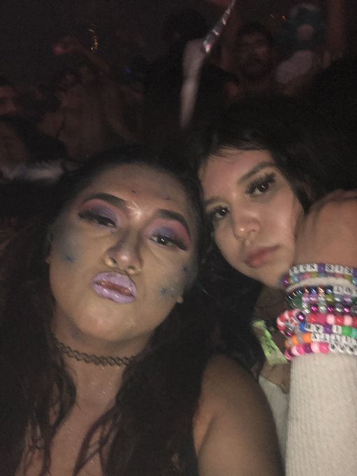 2 pic. Before the rave / During the rave ? https://t.co/luCQiglfVS