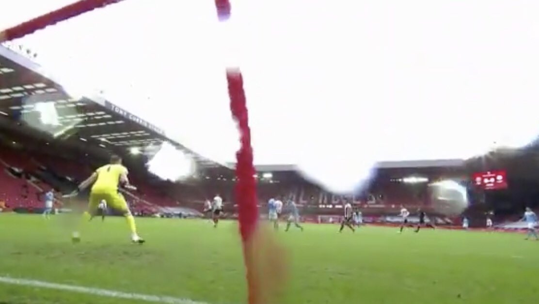 The jump means he can’t take a power step pre-dive & thus means he will always struggle to get across to shots right in the corner.For this shot this doesn’t matter too much as the shot is within a negative step dive reach but potentially it is something to look out for.