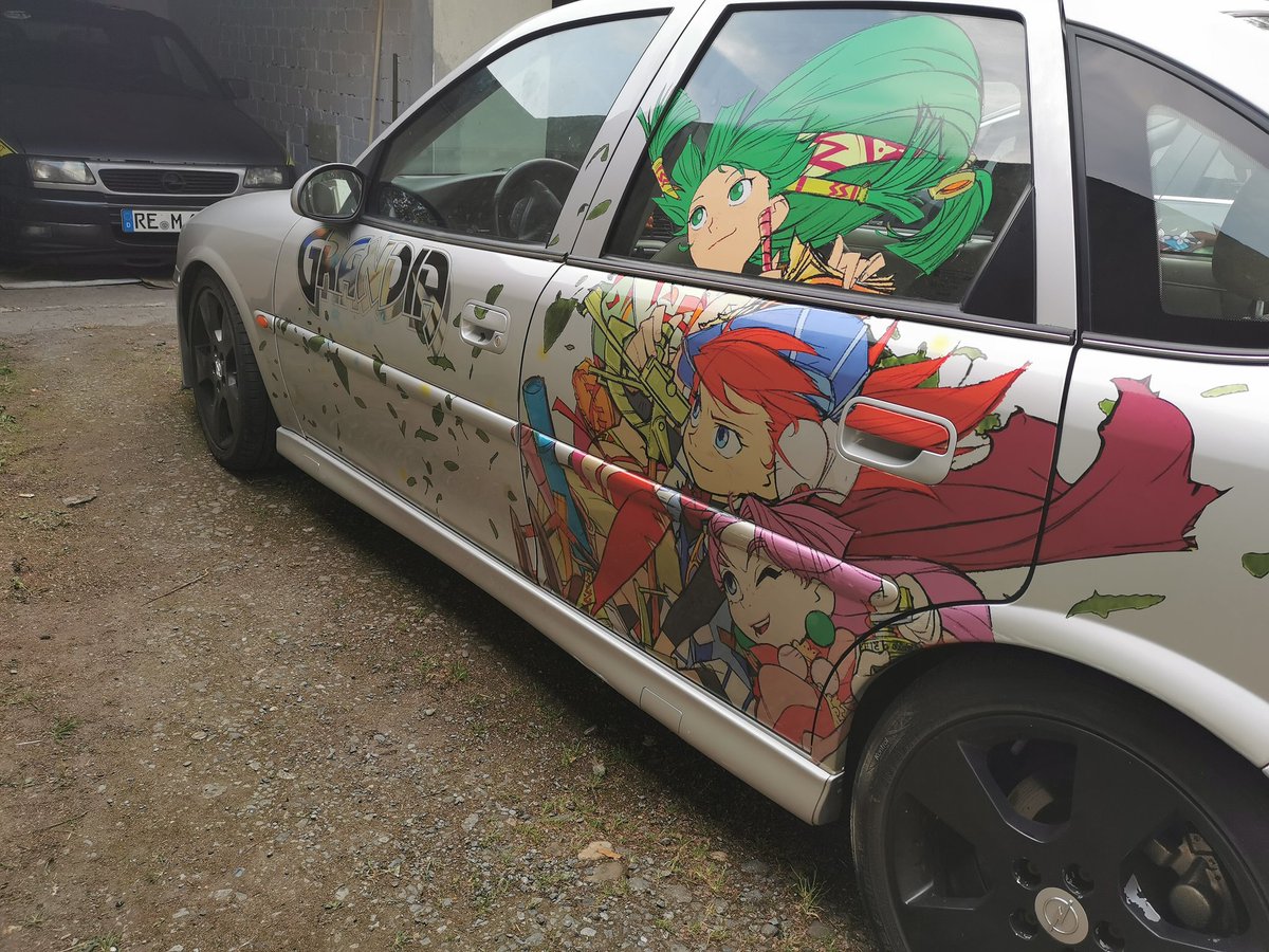 AkasoraC's tweet photo. This is my driver side, i  really love the design
#grandia #grandia1 #gungho #GRANDIA #itasha #grandiaitasha #wrapping #selfwrapping #selfmade #carlove #opel #vectrab #grandiawrapping #oldwip #itashawrapping #グランディア https://t.co/SCt9aB6DEA