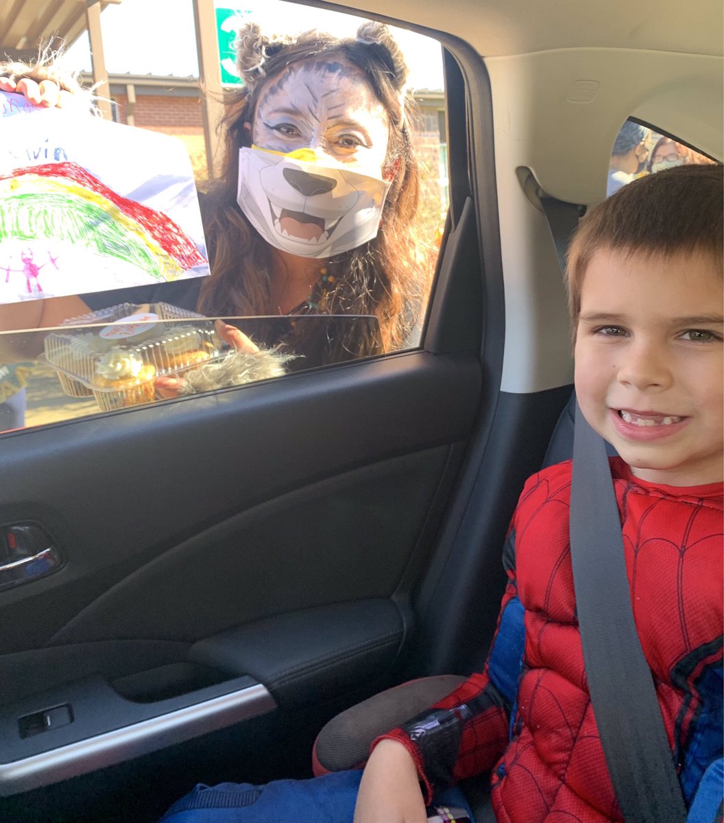 savirc2's tweet photo. Fall parade at @EMYoderElem @ParticipateLrng https://t.co/4bzPDF1rtv