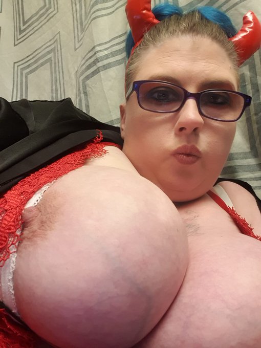 🎃👻🎃Happy Halloween 🎃 👻🎃 👻🎃👻   Trick or Treat      👻🎃👻 Come see me live on cam now in my sexy devils outfit<a href="/tag/tittytuesday"class="tags"><span>#tittytuesday</span></a>