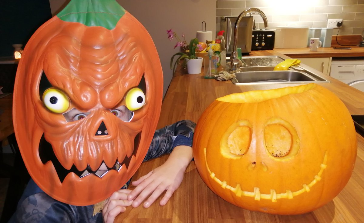 ellamattauthor's tweet photo. Two scary pumpkins @rnatweets #RNAdarkside https://t.co/YA7WvqKioa
