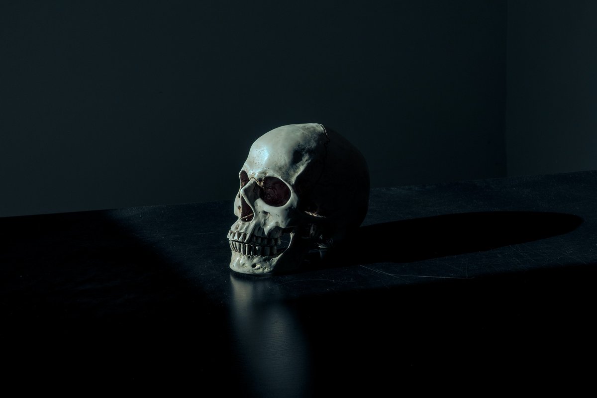 A new post I wrote on embracing the old Catholic tradition of "memento mori" this Halloween.

#catholic #mementomori #halloween #halloween2020 #catholicblogger #blogger #ontheblog #CatholicTwitter #HappyHalloween 

clothedinsunlight.com/2020/10/31/thr…