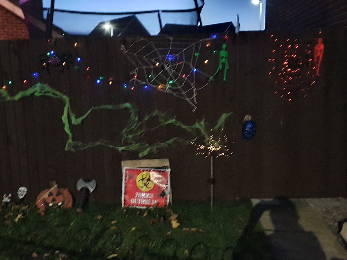 vicciw's tweet photo. Halloween 🎃 2020. #Halloween2020 #HalloweenAtHome https://t.co/6WPxTjDaB0