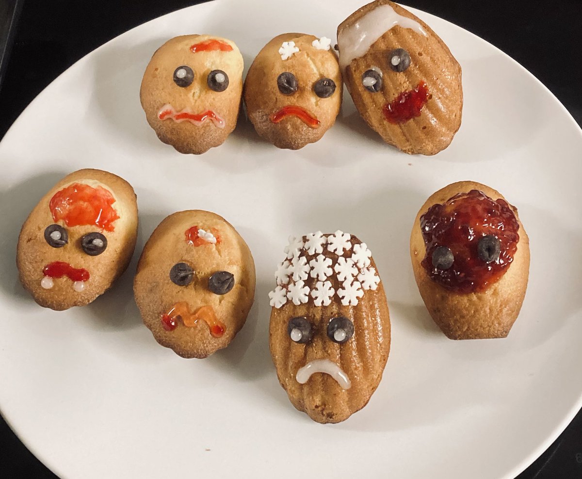 jbond2019's tweet photo. Iโm being spoiled this evening. #spookybaking https://t.co/G6QeW0XqbL