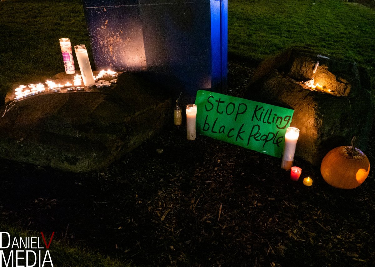 Last night in Vancouver the family of Kevin Peterson Jr., a Black man recently shot and killed by police, held a vigil at the scene of the shooting. Hundreds of activists and local community members came out in support.1/2