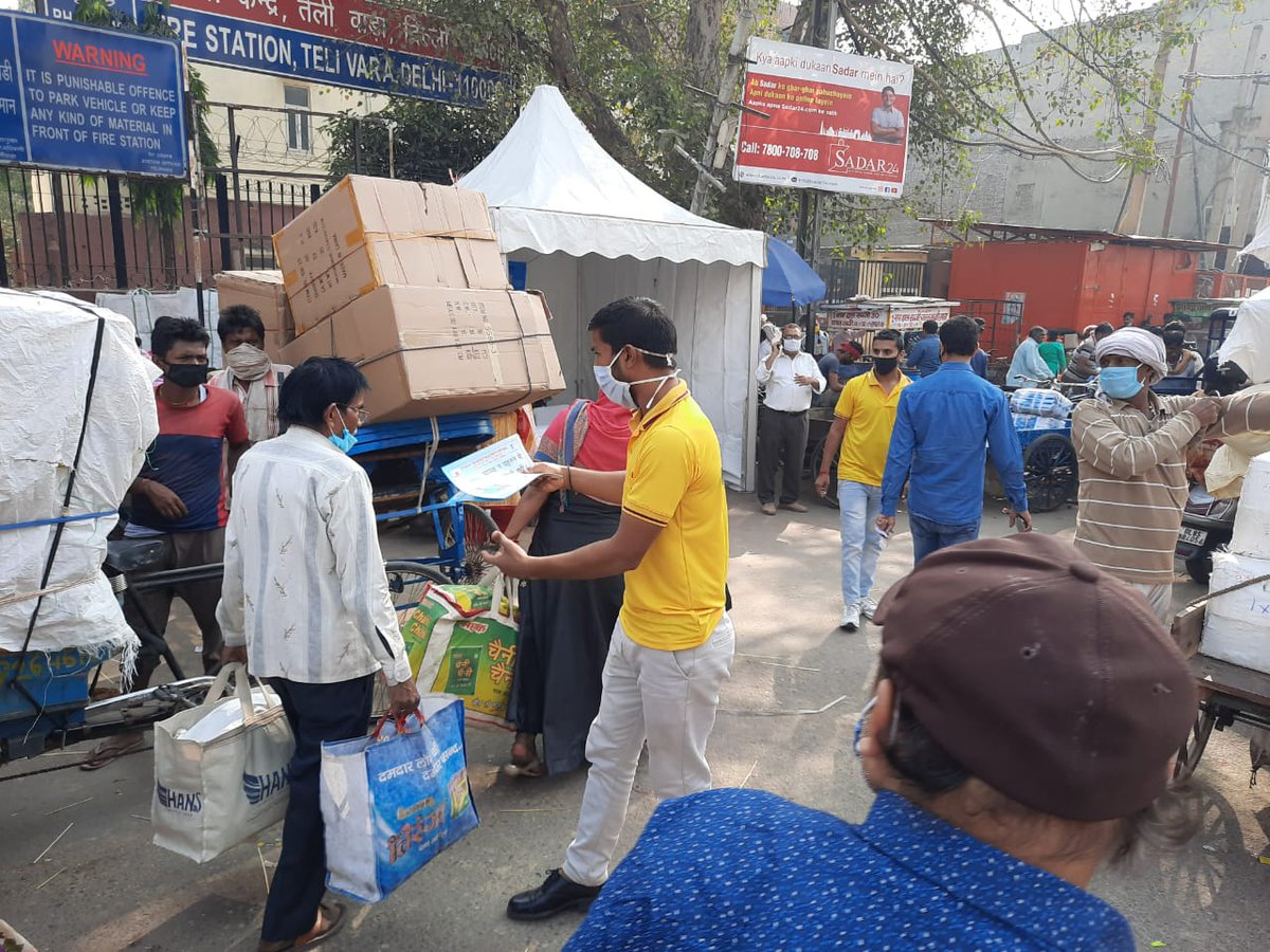 DMCentralDelhi's tweet photo. #covid_19_awareness and #munadi_session and #crowd_management by team #DDMA at various #Incindent_command_post of #sadar_bazar installed by #DM_Central
#wearmask
@brgausingha @HarishM07710561 @SarhanAhmed15 @msisodia @MoHFW_INDIA @MIB_India @TOIIndiaNews @htTweets https://t.co/S1Q6cuuJ2t