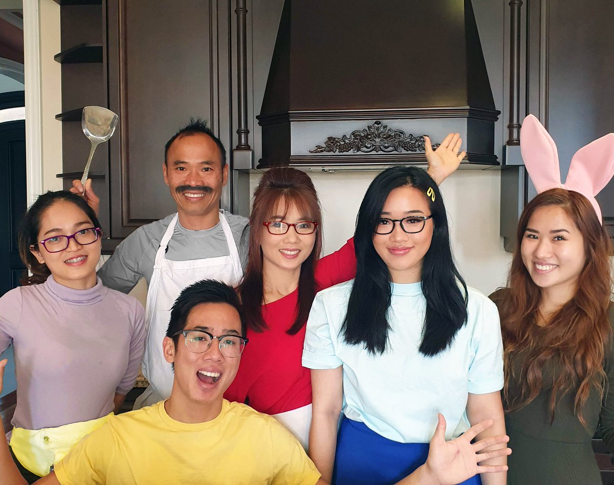 michellepearlb's tweet photo. Dressed up as the @BobsBurgersFOX family for Halloween 🎃👻
@lorenbouchard @HJBenjamin @JohnRobertsFun @EugeneMirman @kristenschaaled @MeganMullally https://t.co/ifwC2CodJ1