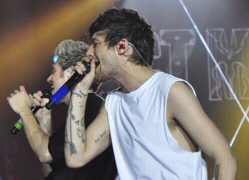 LOUISARCHlVE's tweet photo. 🖤 https://t.co/iFAeP53IdG