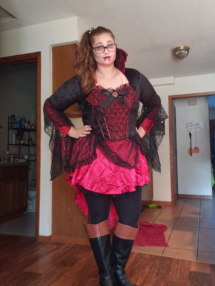 Celeste_Barstad's tweet photo. Happy 🎃 https://t.co/aHntntP4iD