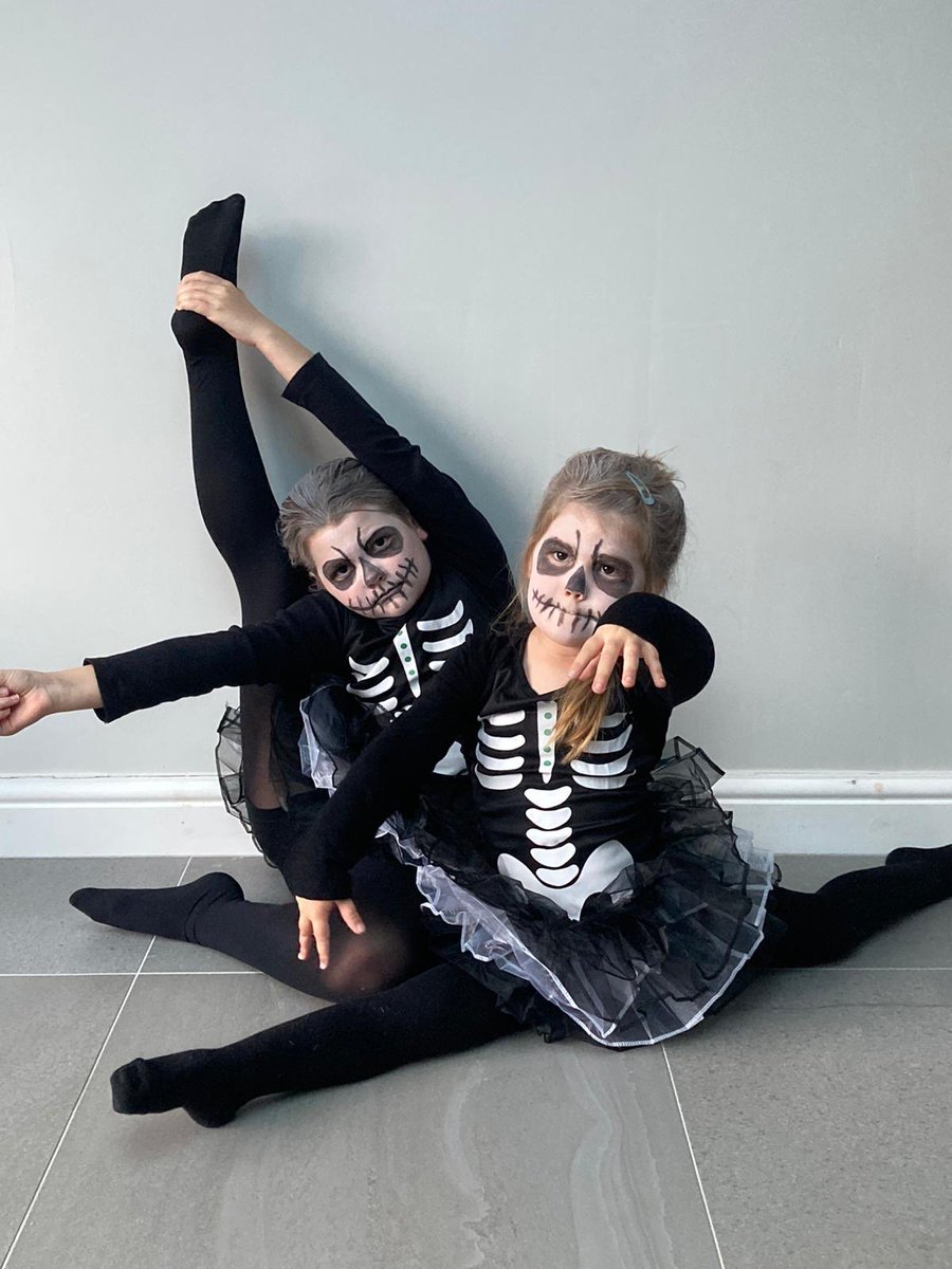 NovaCheer's tweet photo. Happy Halloween 🎃 👻 https://t.co/dONfSMNdA9