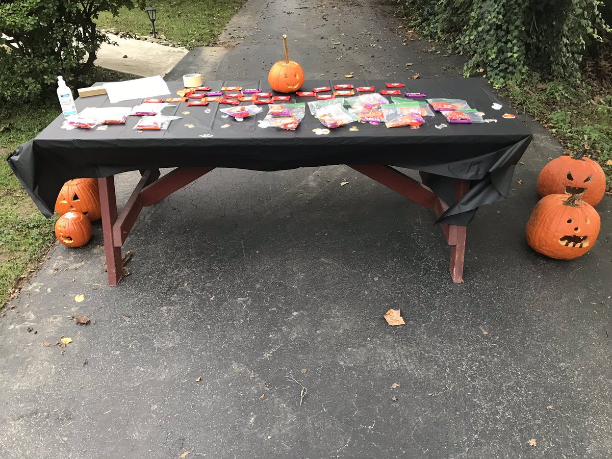 jgitcar's tweet image. Who has a #halloweentable to share?
##Halloween2020 #Halloween