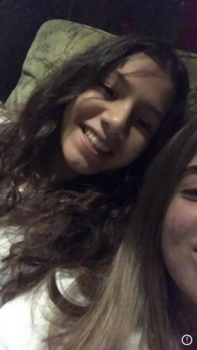 sozmatix's tweet photo. Feryal Özge Tekin (14) 
Ömer Yiğit Tekin   (4) 
İki kardeş hala enkaz altında
Asansörde oldukları biliniyor
Mansuroğlu Mahallesi Rıza Bey Apartmanı  #izmirdepremi  #FeryalVeÖmeriKurtarın https://t.co/lhv7NhlLUL