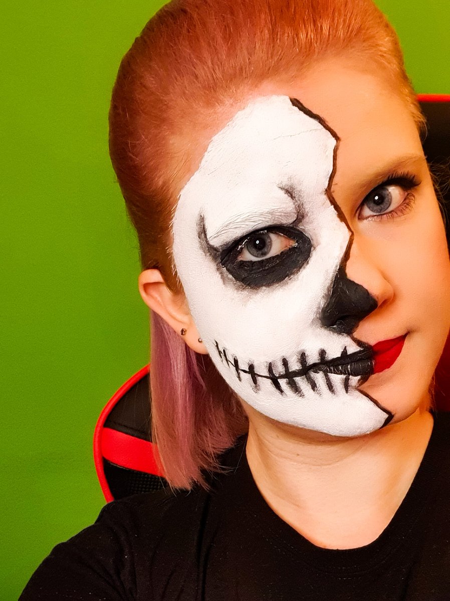 justelli92's tweet photo. Wie ich normalerweise #TeamShinskyDay gucke vs wie ich ihn an #Halloween gucke ✌ https://t.co/zQpvizcZhN