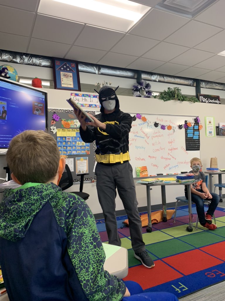 doerhoefer_j's tweet photo. Happy Halloween 🎃 2020 #goodhueschool https://t.co/Eisbl8zr0u