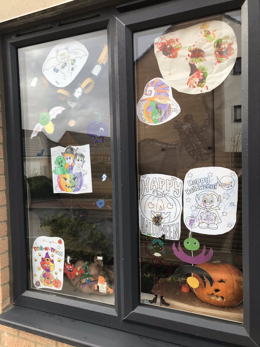 MrsArcticride's tweet photo. Spent the day carving pumpkins, dressing up, playing spooky games, making a window display and having a #Halloween2020 party picnic 🥰 Shame we couldn’t trick or treat but we still had a good day 🎃 👻 🕷 #stuartclan #spookystuarts https://t.co/P5SaOos4pz