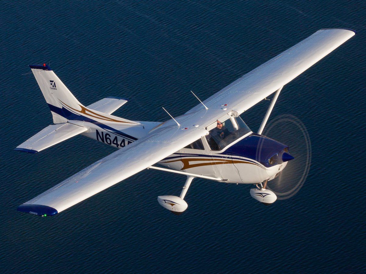 KevinPatteri's tweet photo. Some pics of Vinnie and I this morning doing formation flight. https://t.co/HtVrNTVWHW