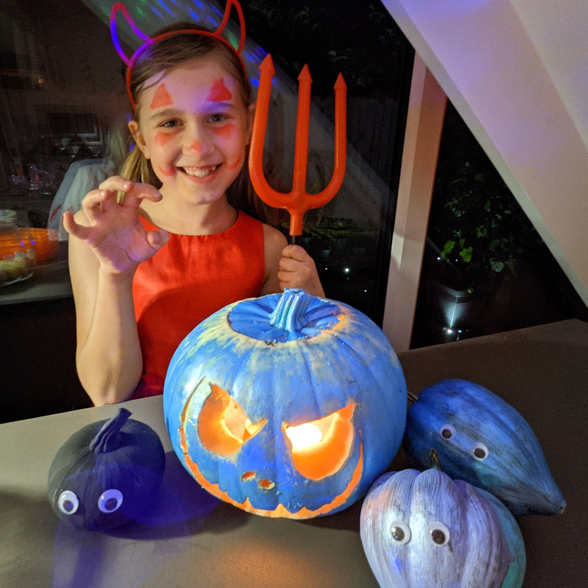 thetallrick's tweet photo. @FrodManor here's Miss Charlotte's spooky pumpkin - and friends https://t.co/MO17qFYvYe
