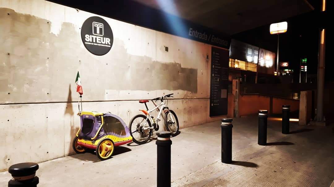 Soda_Rider's tweet photo. 🌎🏛Sábado-31-Octubre-2020-6:00am,la ciudad semidesierta,transporte público trasladando sólo a personal escencial.👨🏻‍🚒👮🏻‍♀️
🚴‍♂️👊🏻Los ciclistas como todos los días haciendo lo que mejor saben,moviéndose eficientemente por las calles.👊🏻🚵‍♂️#Mexico #Gdl #Zapopan https://t.co/mYSxrlLqth