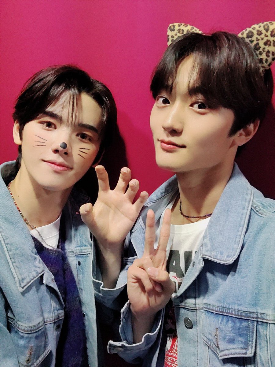 MinheeChile's tweet photo. [Oficial • 201031] Actualización de #Taeyoung junto a #Minhee en el twitter oficial de #CRAVITY     

"LUVITY, hoy hicimos nuestra últimas promociones de Ohh Ahh en #Musiccore #KMDF ..! A aquellos LUVITYs que nos han apoyado.. gracias y los amo!🥰.  1/2 https://t.co/Q3Bgux7ohe