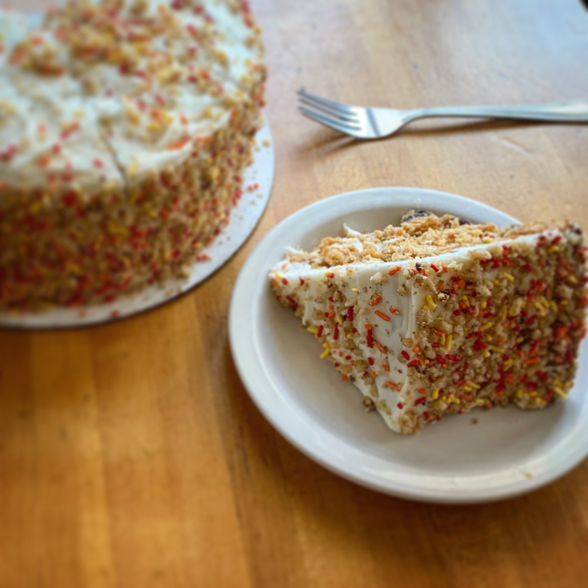 Gasoline_Alley's tweet photo. No tricks...just treats 🍰 👻

Happy Halloween from the Alley crew! 🎃

#gasolinealley #eatlocal #supportlocal #eatlocalohio #happyhalloween #halloween #carrotcake #bathohio #akronohio https://t.co/PhB0tOt6Ac