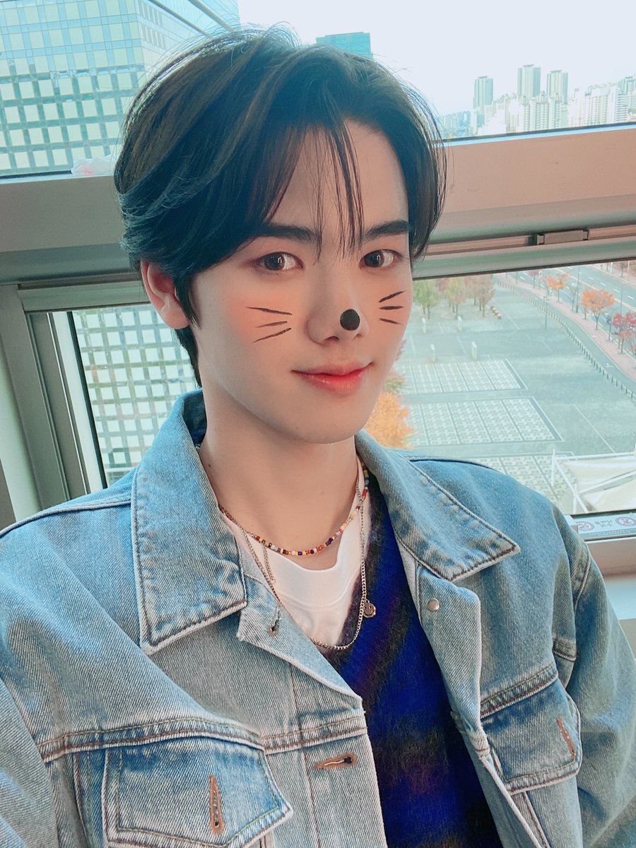 MinheeChile's tweet photo. [Oficial • 201031] Actualización de #Minhee en el twitter oficial de #CRAVITY

"Nuestras promociones ya terminaron!!!
Luvity trabajaste realmente duro
Creo que escribí un emoji
#Minhee"

Trad. Inglés: CRAVITYUpdate
Cr. CRAVITY_twt
[Minhee Chile]🧃 https://t.co/jfYJmggCzD