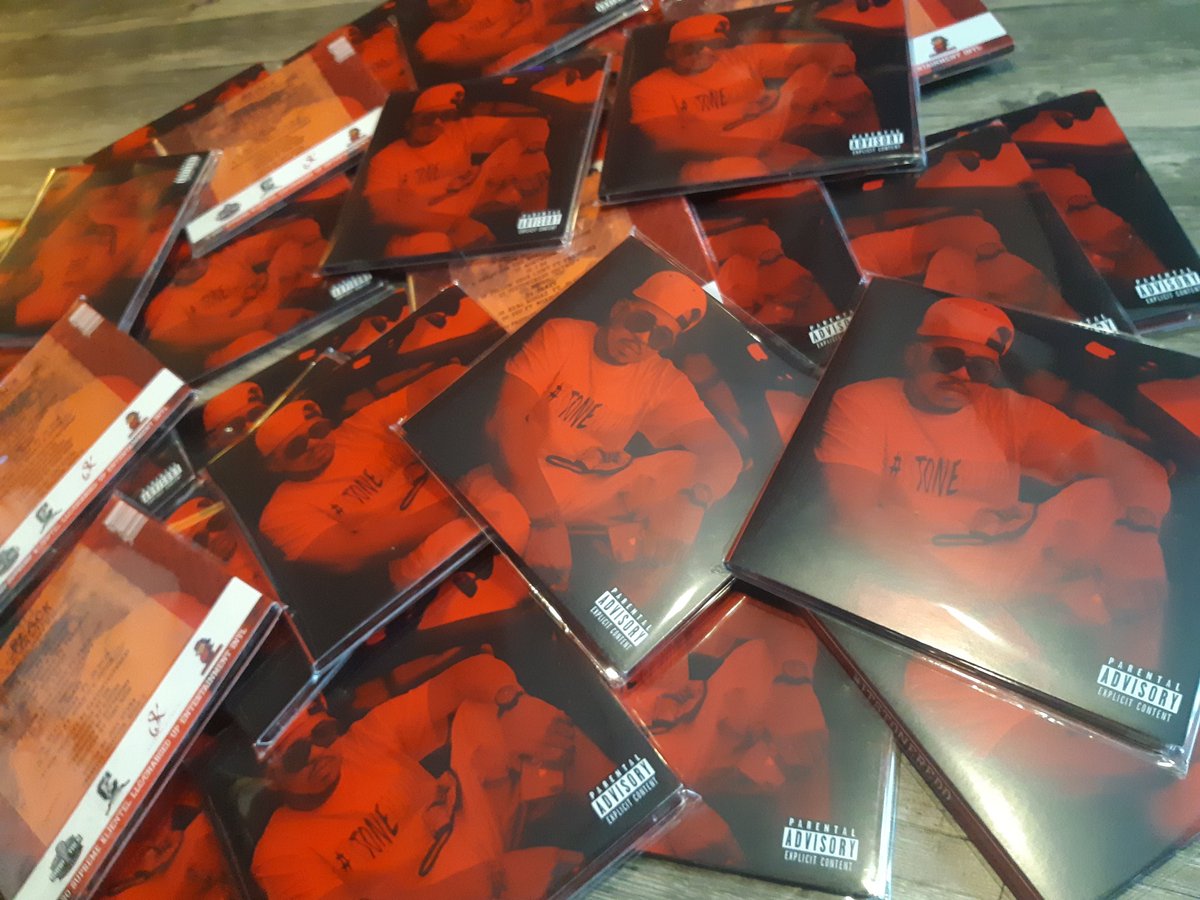 chrgdupent's tweet photo. @tone_redd posted up with @gzfinest & @ChargedUpNoahO at the #ITSTONEREDD-DELUXE Sold Out release concert in RVA.
Stream the album here https://t.co/6e5e1nsHhw & contact @tone_redd to purchase merch & physical copies https://t.co/IAe2BHdvWd