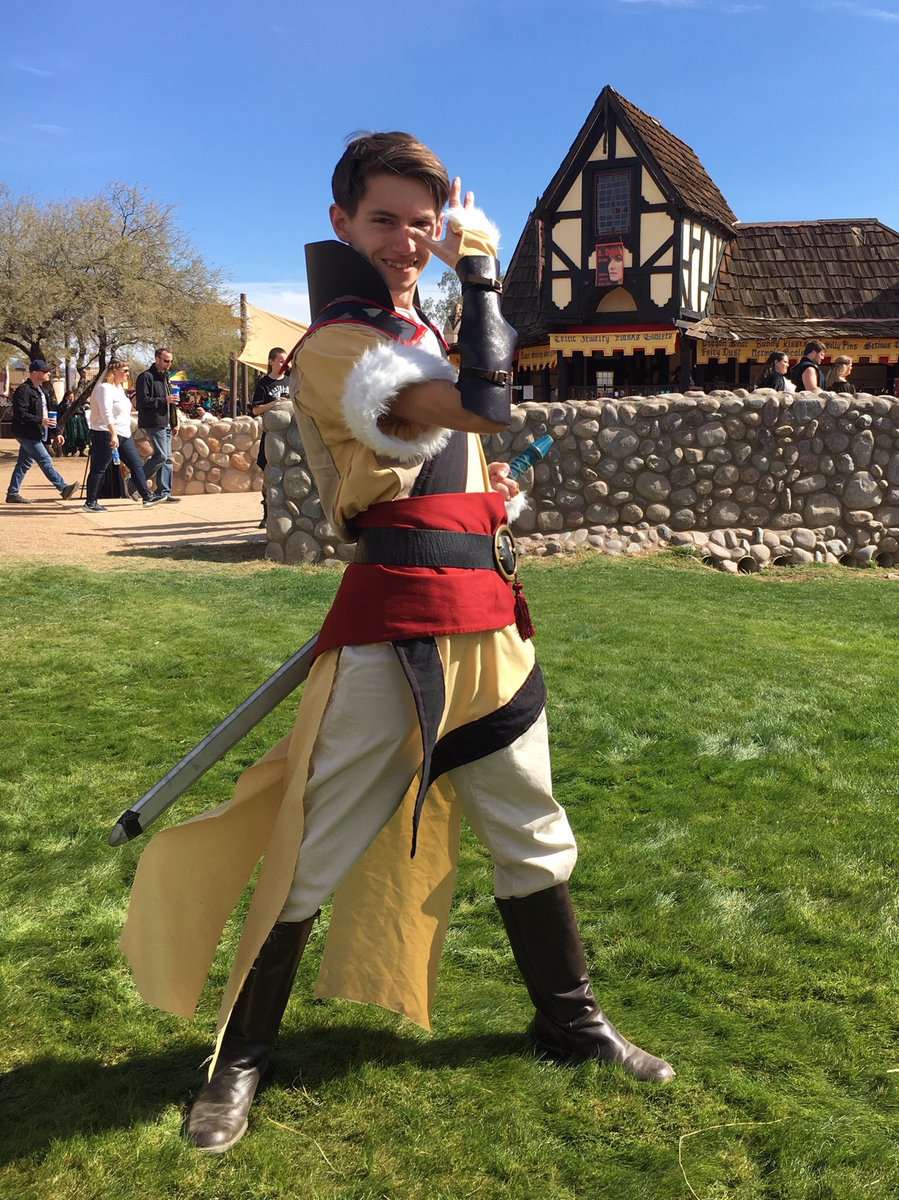 BraedenGilliss's tweet photo. For Halloween, I will be donning the attire of The Chosen One, Owain Dark! And yes, The Scion of Darkness is wielding none other than The Evil’s Bane itself, The Master Sword!

@KaijiTang #OwainDark #FireEmblem #FireEmblemAwakening #FireEmblemHeroes #Halloween #MasterSword https://t.co/5xX7XsCwq3