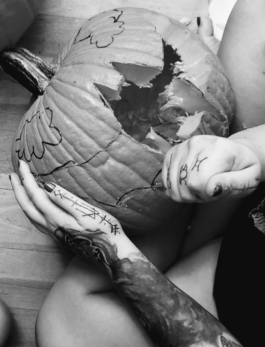 Merry samhain, all! ❤ https://t.co/T0b5wHmEt5<a href="/tag/tattoolife"class="tags"><span>#tattoolife</span></a><a href="/tag/needmoretattoos"class="tags"><span>#needmoretattoos</span></a><a href="/tag/jacobiewoodstat"class="tags"><span>#jacobiewoodstat</span></a>