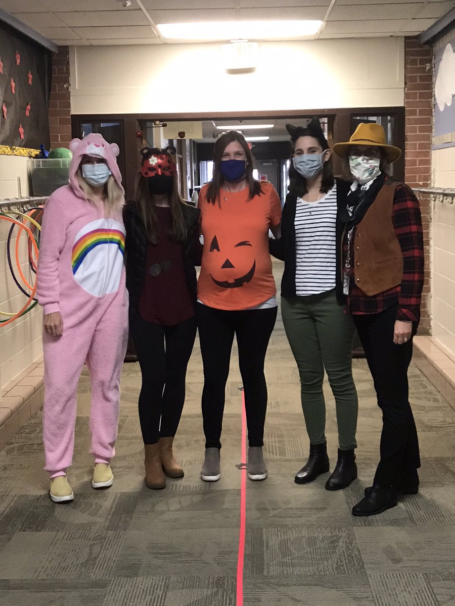 D61Becker's tweet photo. Happy Halloween!🎃👻 https://t.co/5D3r1ZNrez