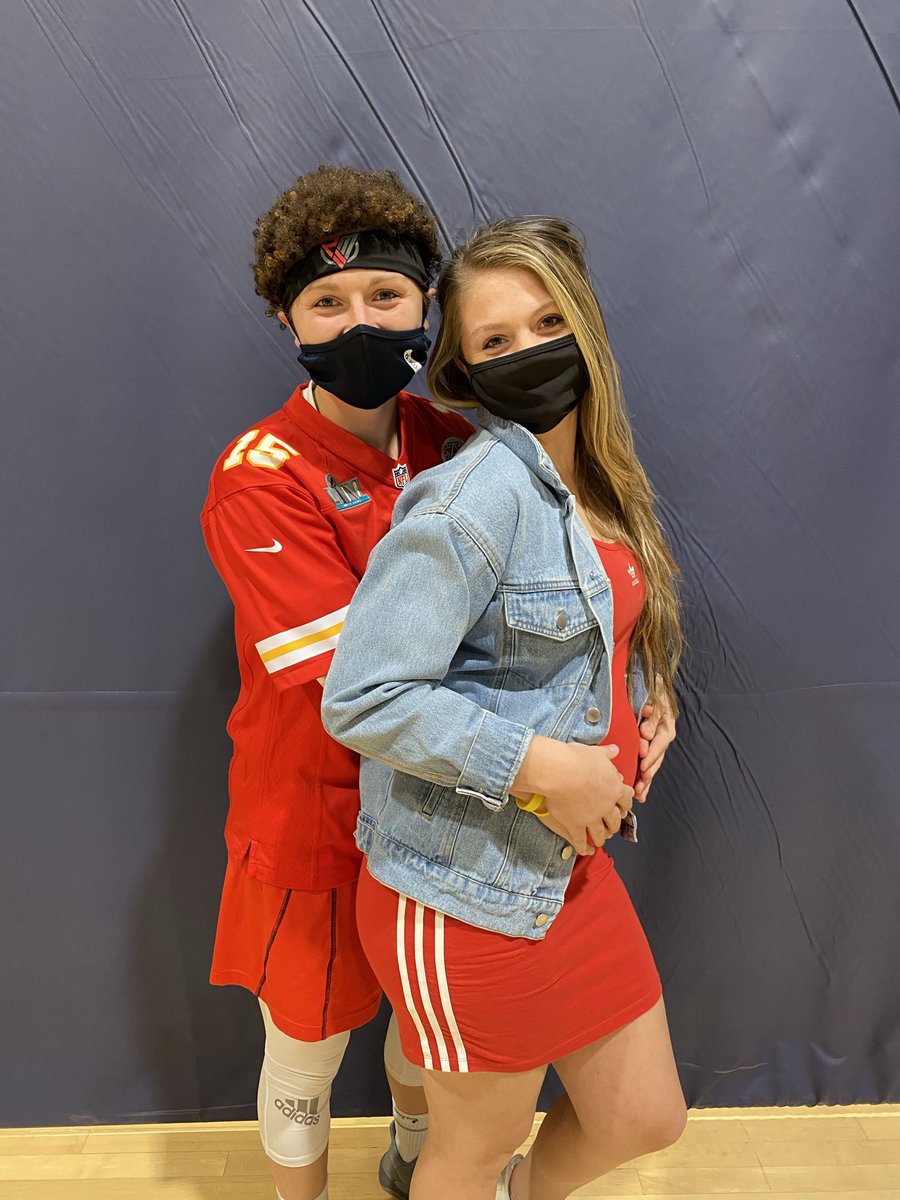 CoachJacie's tweet photo. 2020 Conference Champions meet 2020 Super Bowl Champions ๐ค
We won Halloween today! And yes, we stayed in character the entire practice!
#ChiefsKingdom #HappyHalloween
#RINGTEAM https://t.co/yKbMWhORLA