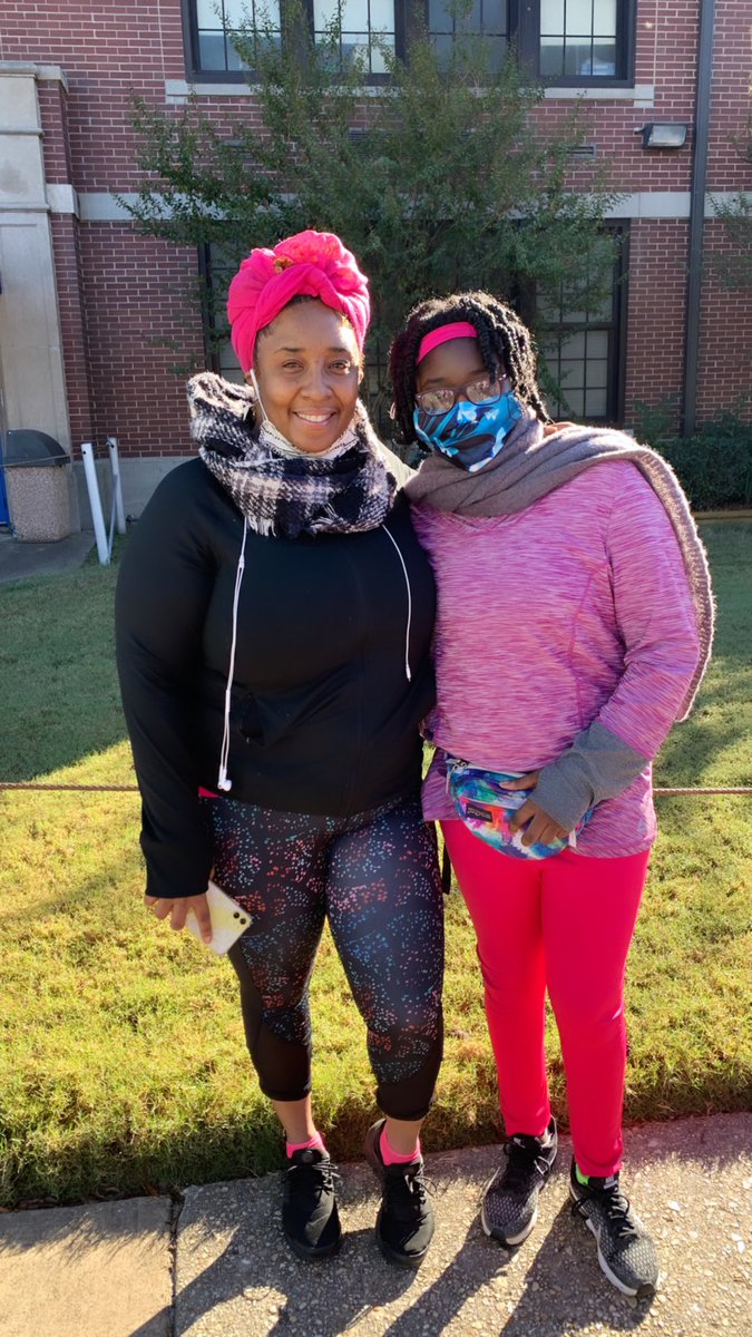 Today we did our Susan G. Komen walk! To celebrate 🎉 we walked the sidewalks of North Memphis in our own neighborhood by walking 6,000 steps as a commitment to end breast cancer. We walked for our moms, sisters, aunts, cousins, friends, and family! 
#WeArePromise @komenmemphis