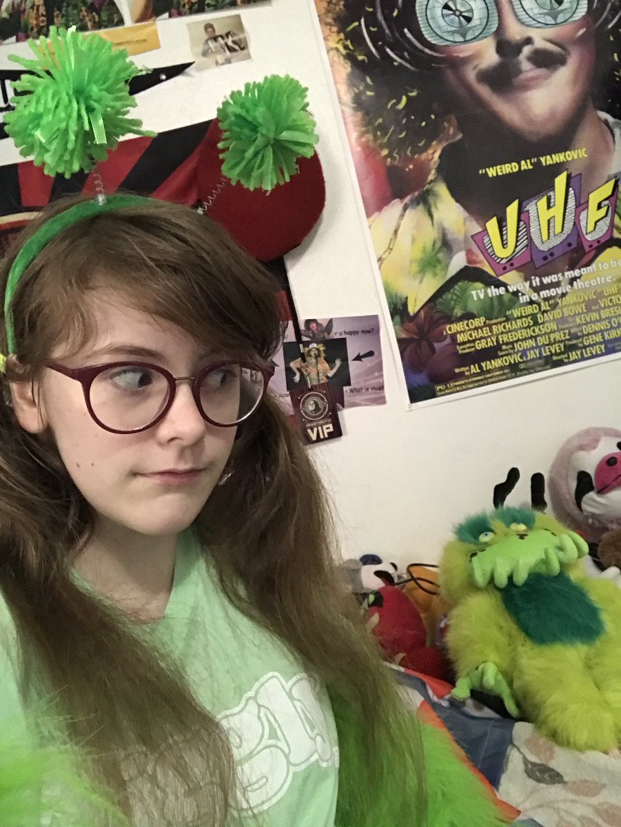 stardraw123's tweet image. HAPPY HALLOWEEN YOOOO i’m going as a sniggle from black friday !!! (featuring my cat popcorn) @TeamStarKid #wiggly #blackfriday #sniggle #Halloween2020