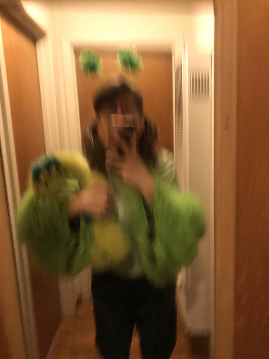 stardraw123's tweet image. HAPPY HALLOWEEN YOOOO i’m going as a sniggle from black friday !!! (featuring my cat popcorn) @TeamStarKid #wiggly #blackfriday #sniggle #Halloween2020