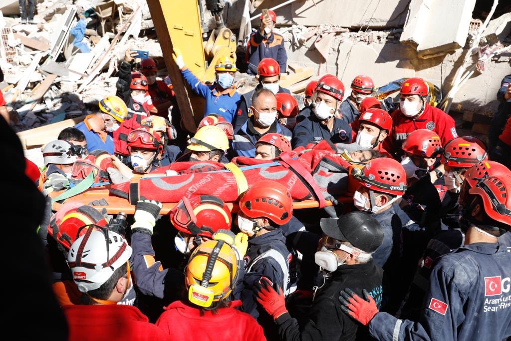 hilmiturkmen34's tweet photo. Dün akşam Üsküdar’dan dualarla uğurladığımız GEA Arama Kurtarma ekibi, bugün bir anne ve ikiz yavrularını enkazdan sağ salim kurtardı. Helal olsun size arkadaşlar. Allah yardımcınız olsun... https://t.co/jmzwtYf30L