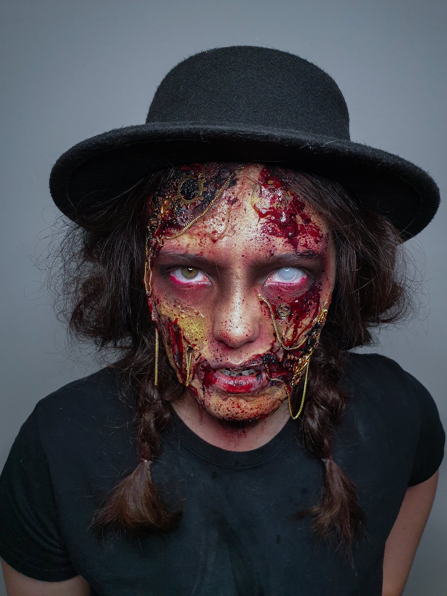 skye_burt's tweet photo. spooky season was spectacular this year🎃🦇🖤

! SFX MAKEUP ! https://t.co/Eq3ee0Ftlb