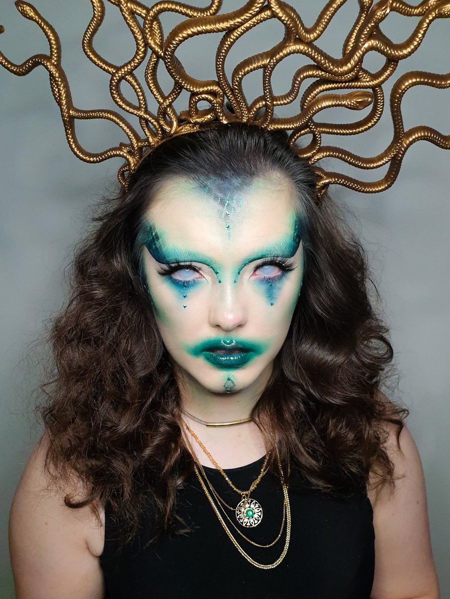 skye_burt's tweet photo. spooky season was spectacular this year🎃🦇🖤

! SFX MAKEUP ! https://t.co/Eq3ee0Ftlb