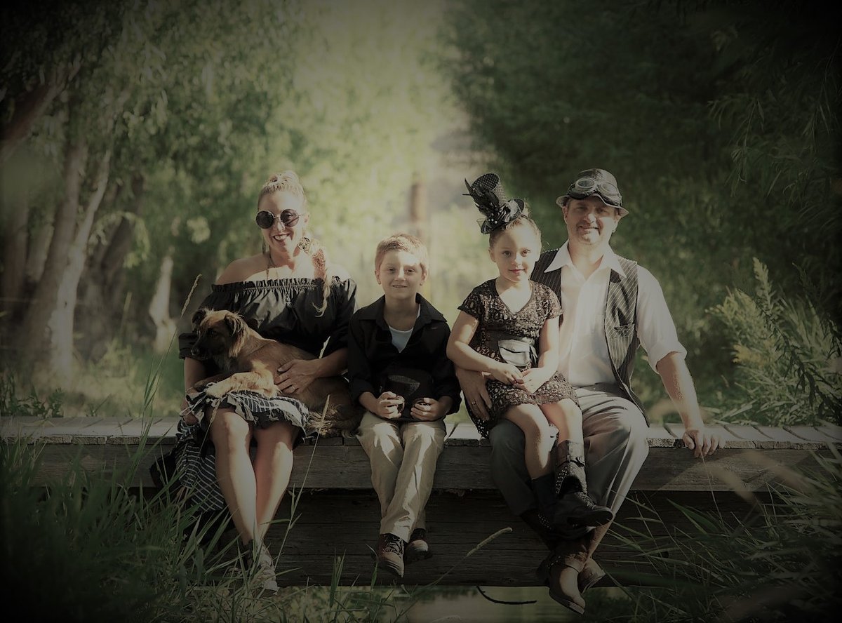 HowlingCider's tweet image. From our pack to yours, Happy Howloween!  Stay safe and don&apos;t forget to give a howl to fabulous Hunter Blue Moon happening tonight!  🎃