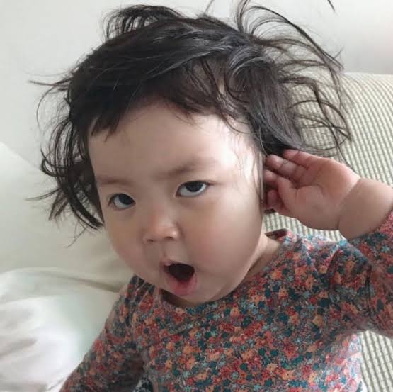SHREYASHXD's tweet photo. When mom wakes up you at 8 am saying it's 12Noon https://t.co/gliZ2SMsxu