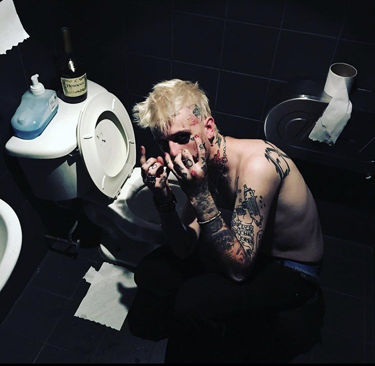 LILPEEPAHR's tweet image. SPOOKY PEEP ONLY TODAY 🖤