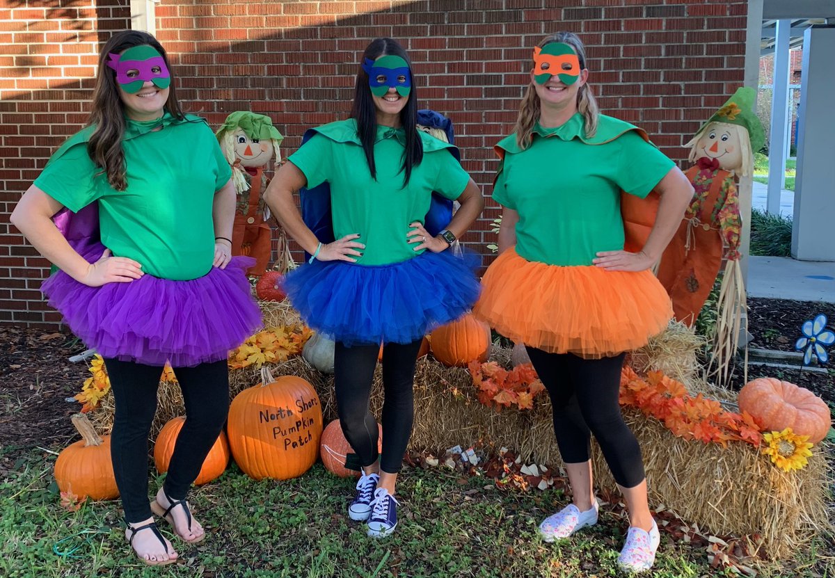 NorthShoreElem's tweet photo. Happy Halloween 🎃 from our castle to yours!!! #halloween2020 @my_pcs https://t.co/B1fq2sYNIz