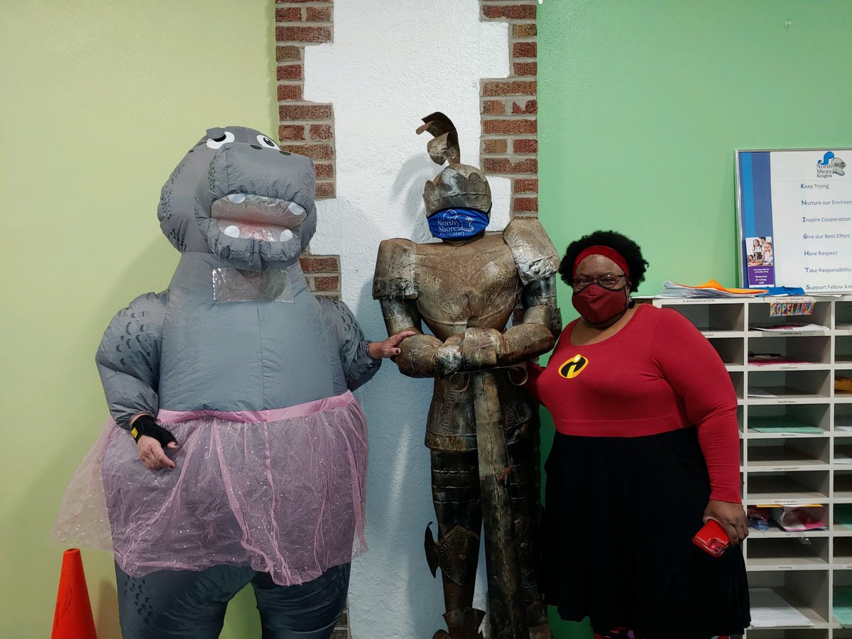 NorthShoreElem's tweet photo. Happy Halloween 🎃 from our castle to yours!!! #halloween2020 @my_pcs https://t.co/B1fq2sYNIz